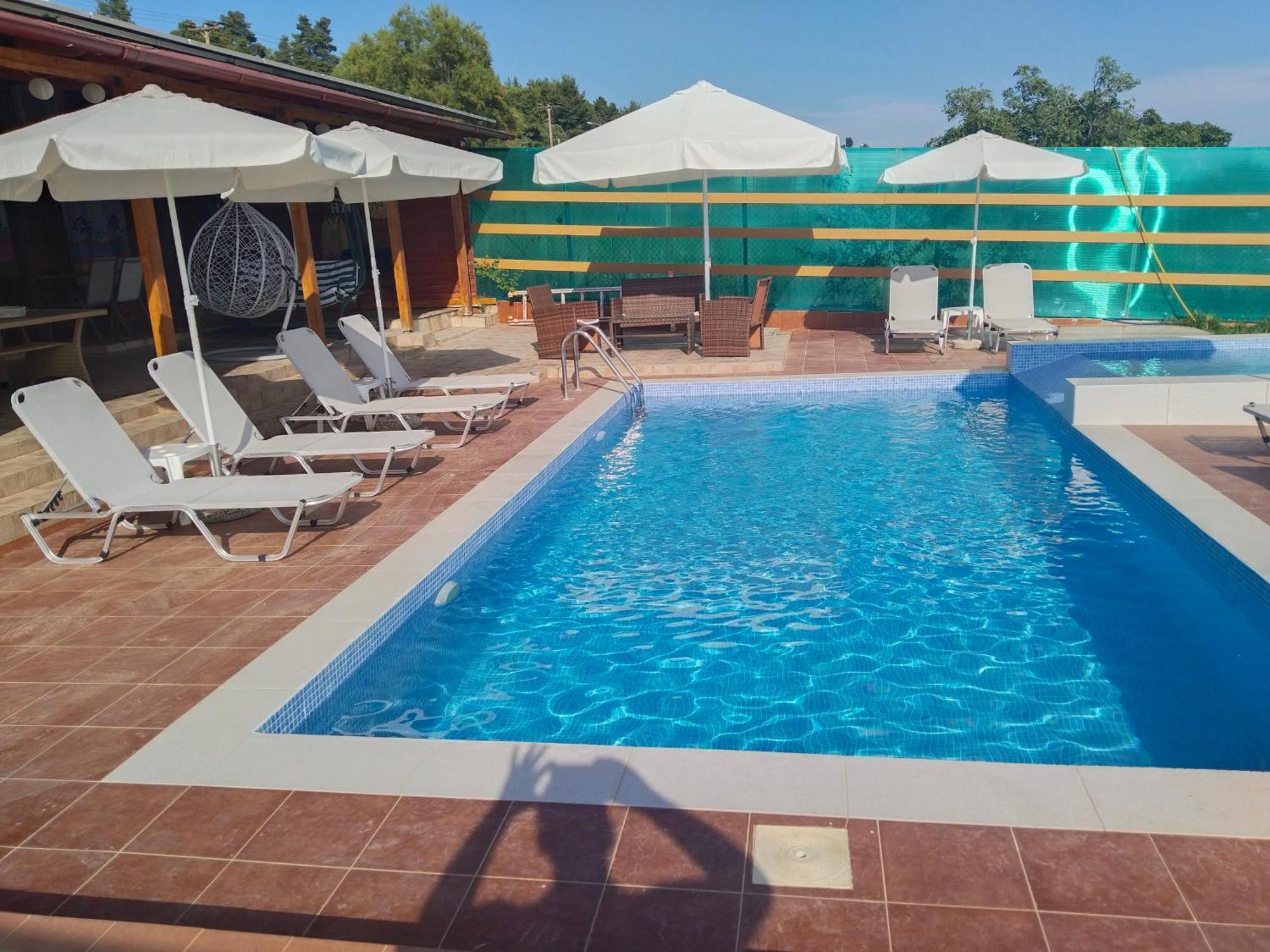 Maria Lemoni Swimming Pool Apartment Néa Szkióni Kültér fotó